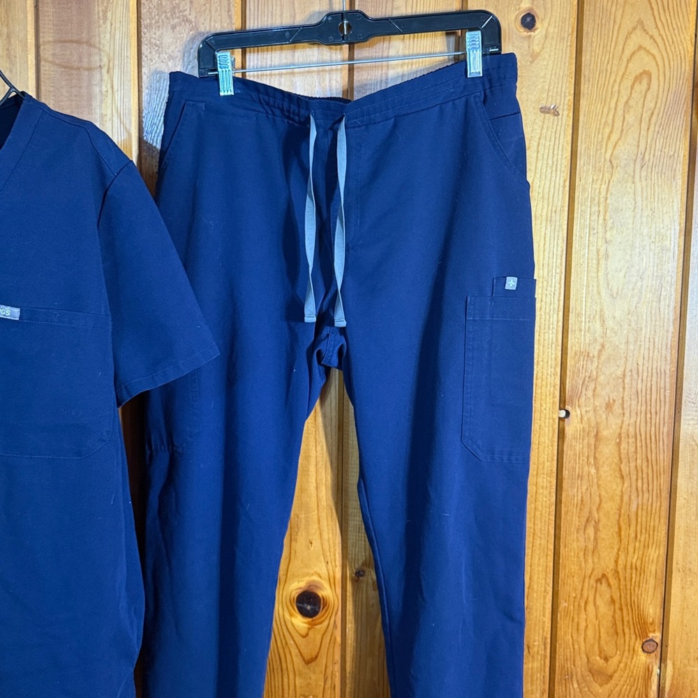 Figs Technical Collection in Deep Blue Nurse scrubs size large 2 piece set - Picture 7 of 14